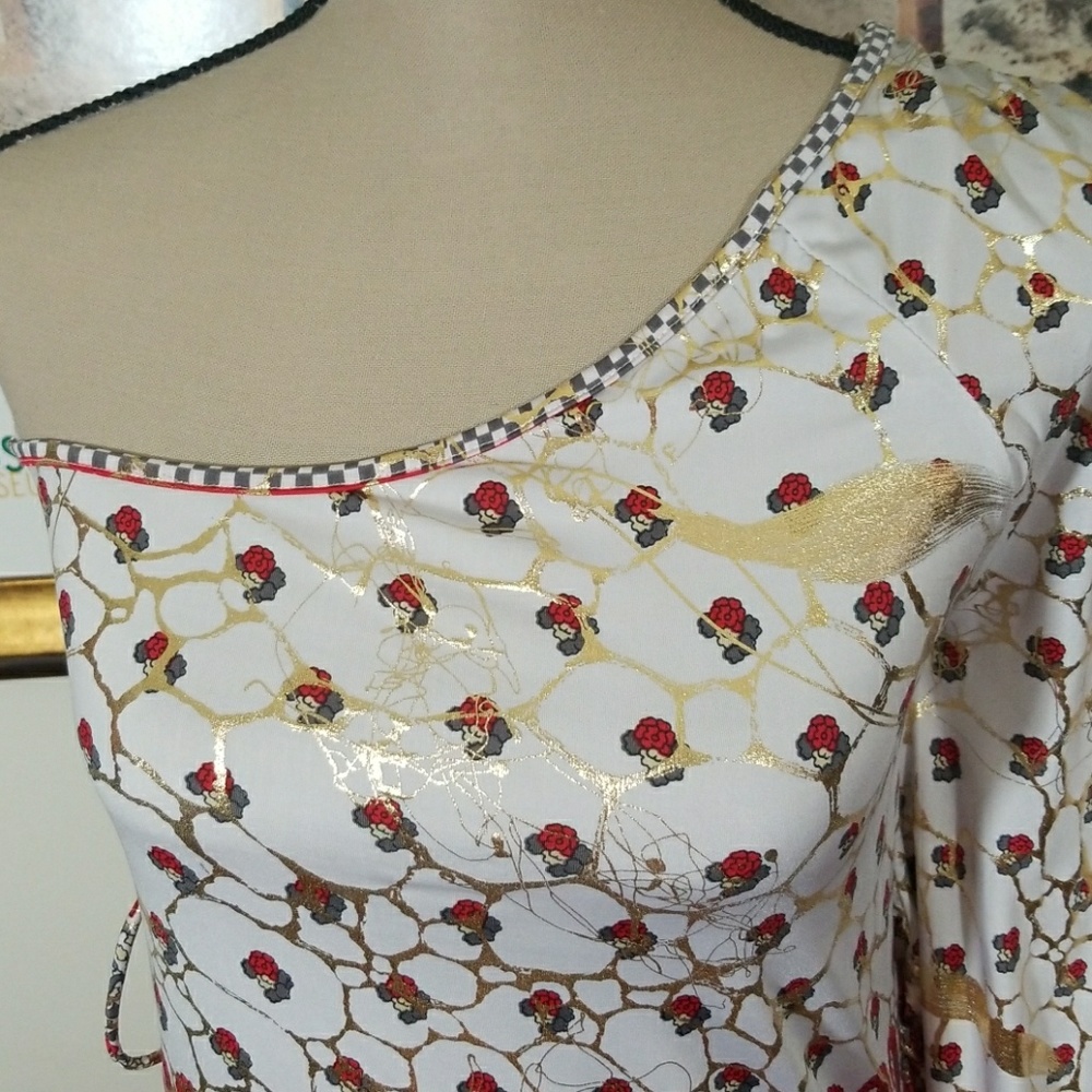 ONE SHOULDER OFF PATTERN TOPđź’ĄNWOT!! - Picture 3 of 8